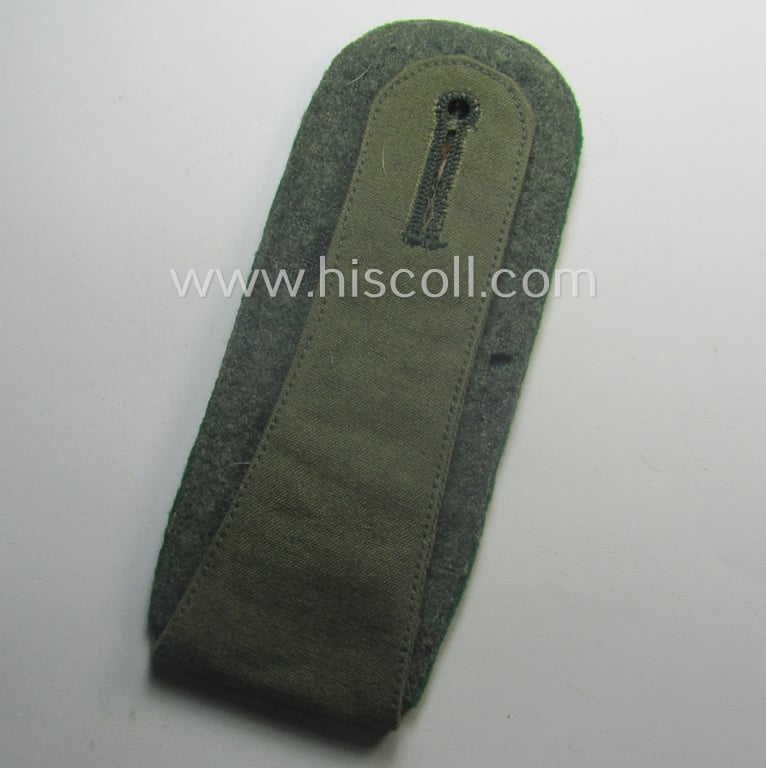 Single, WH (Heeres) 'cyphered', EM-type (ie. 'M41- o. M43'-pattern-) so-called: 'summer-type'-shoulderstrap (being of the model as was specifically intended for usage on the 'Windjacke') as was intended for a: 'Soldat des Gebirgsjäger-Rgts. 139'