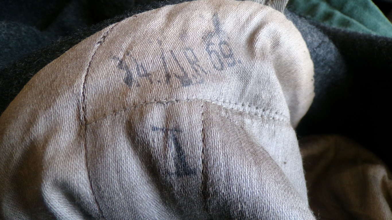 MINT M35 unit marked Wachmantel