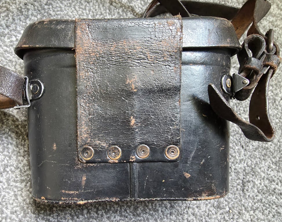 Wehrmacht Bakelite 6x30 Binoculars and carrying case (Behälter)