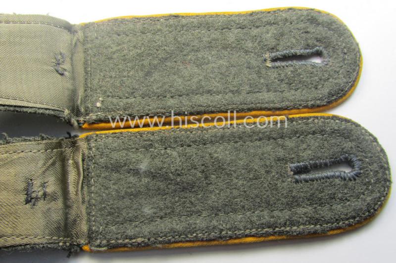 Pair of WH (Heeres), 'M40 o. M43'-pattern NCO-type shoulderstraps: 'Uffz. eines Kav. o. Aufklärungs-Rgts.'