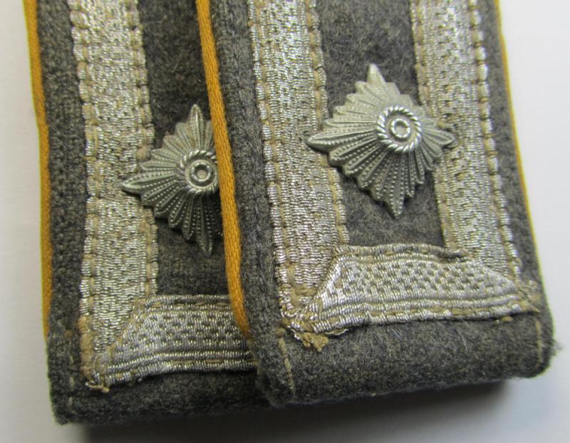 Superb - and fully matching! - pair of mid- (ie. later-) war-period, WH (Luftwaffe) NCO-type shoulderstraps as was intended for usage by a: 'Feldwebel der Flieger o. Fallschirm-Truppen'