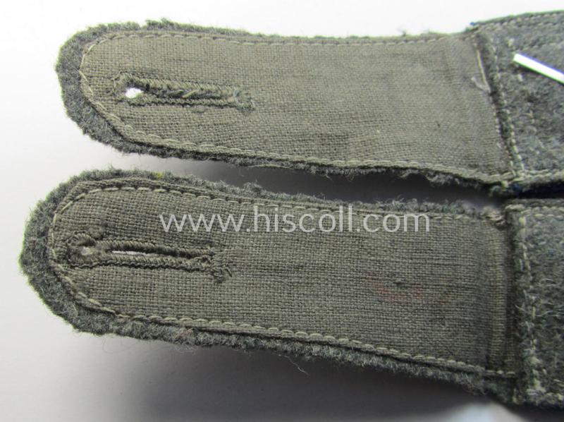 Superb - and scarcely seen! - pair of WH (Heeres), 'cyphered', so-called: 'M36 o. M40'-NCO-type shoulderstraps as was intended for usage by a: 'Feldwebel einer Sanitäts-Abteilung und Mitglied einer Ärtzlichen Akademie des Heeres'