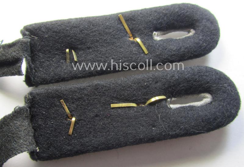 Pair of WH (Heeres) officers'-type shoulderboards: 'Hauptmann eines Pionier-Batallions o. Abts.'