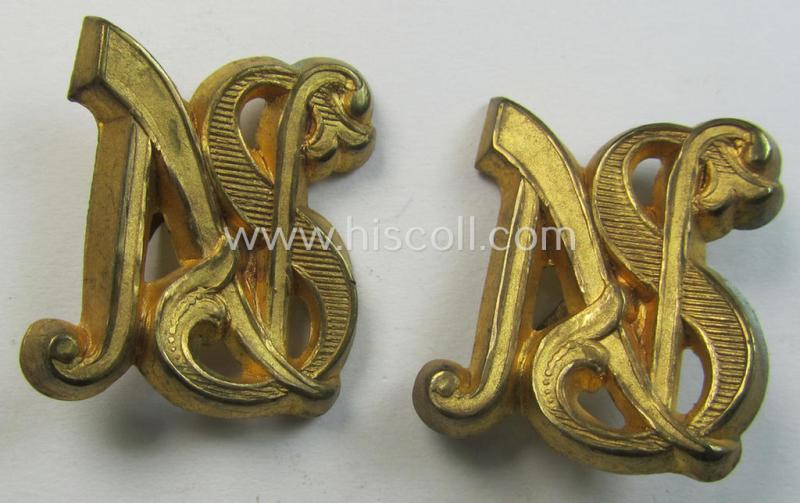 Attractive - and fully matching! - pair of golden-toned, WH (Luftwafffe) shoulderboard-cyphers (ie. 'Schulterstück-Auflagen o. Ziffern') as intended for an officer serving within a: 'Nachrichten-Schule'