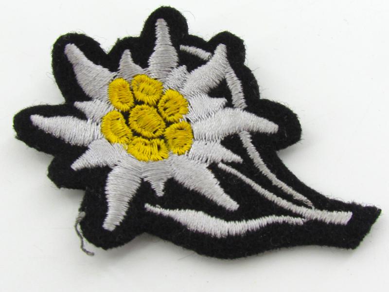 Waffen SS 'Gebirgsjäger' Edelweiss cloth cap badge