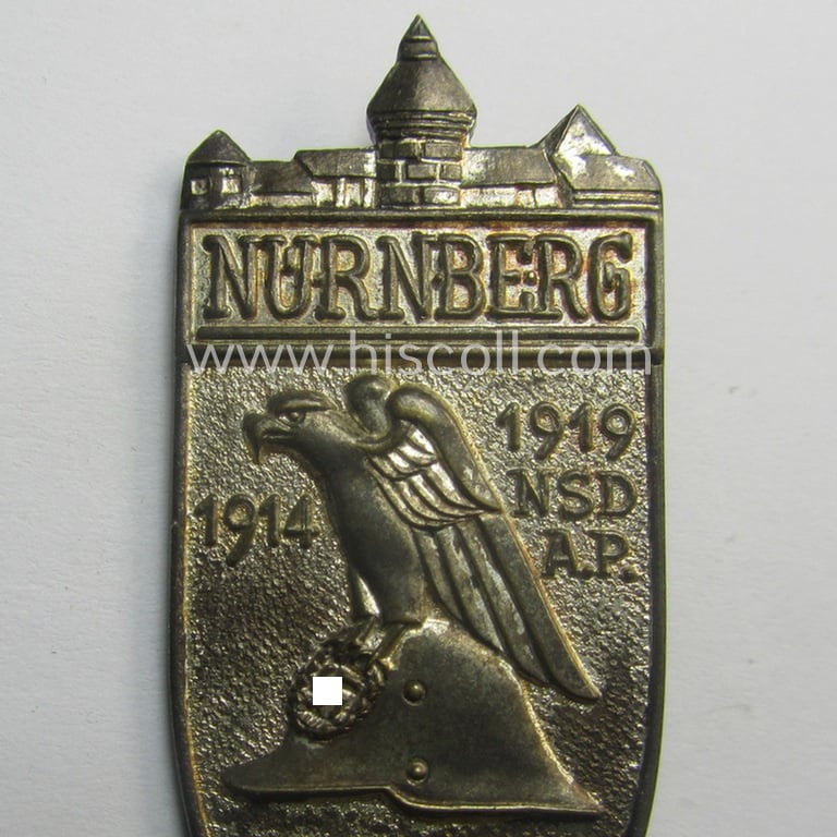 Commemorative - rarely found and truly early-period! - silver-toned, N.S.D.AP.-related 'tinnie' entitled: 'Nürnberg - 1914 -1919 - N.S.D.A.P. - Parteitag - 1929'