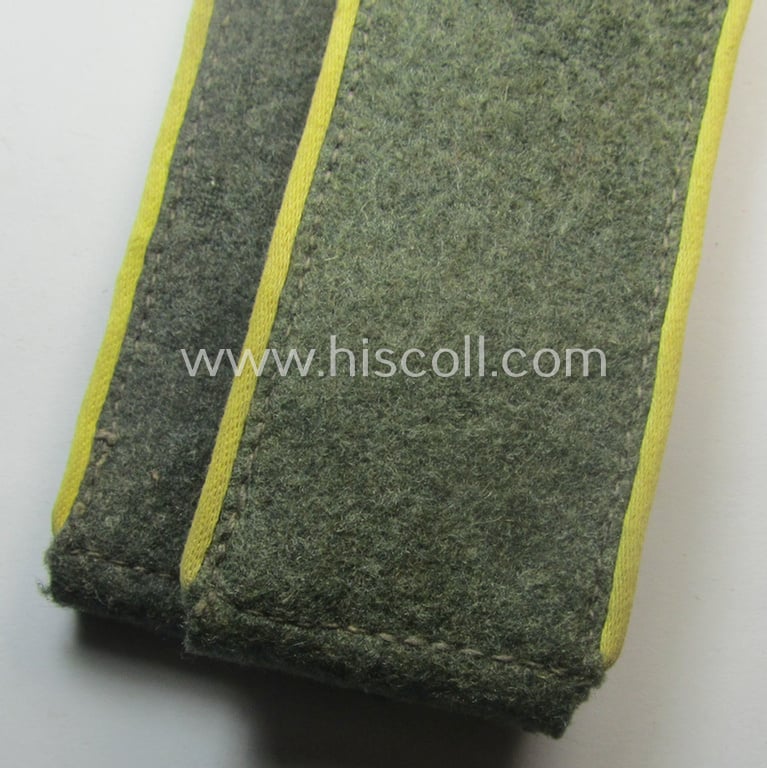 Pair of WH (Heeres) EM-type (ie. 'M40- o. M43'-pattern) shoulderstraps as was intended for usage by a: 'Soldat eines Nachrichten-Abtlgs. o. Rgts.'