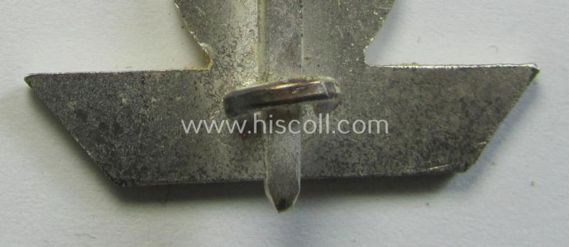 Superb - and rarely seen! - example of a: 'Wiederholungsspange zum EK I. Klasse' (or: bar to the WWI IC first-class) by the maker (ie. 'Hersteller'): 'B.H. Mayer's Kunstprägeanstalt' and that comes stored in its accompanying etui