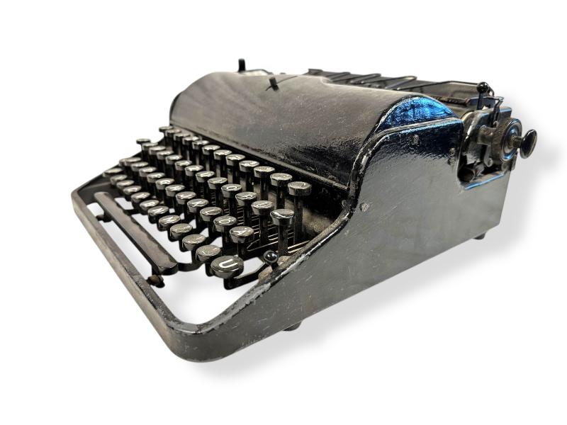 W-SS Typewriter in Transport Case