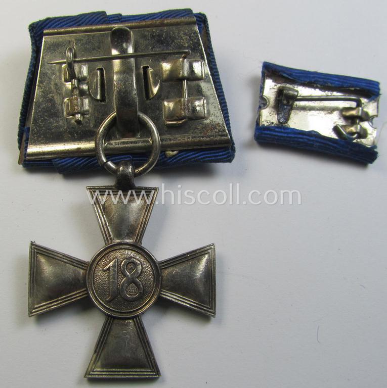 Superb, WH (Heeres o. KM) so-called: 'Einzelspange' (being of the detachable-pattern!) showing a: 'WH-DA 2. Stufe' (as was intended for 18 years of service) and that comes with its accompanying, single-pieced: 'Feld- o. Bandspange'