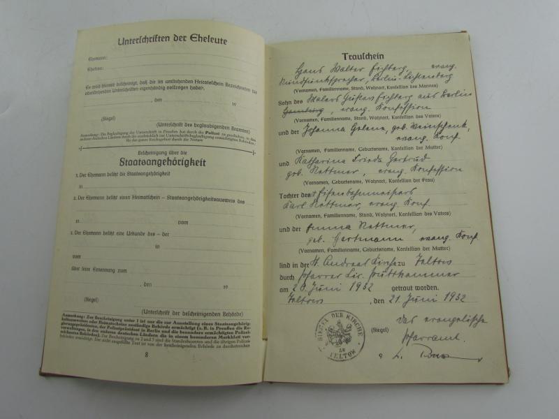 Book : Deutsches Einheits- Familien Stambuch