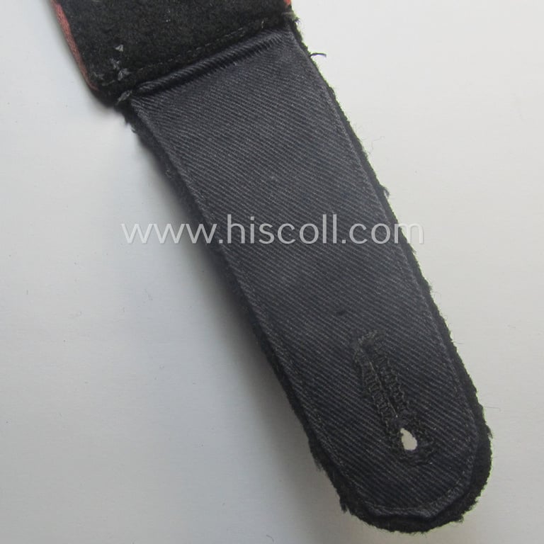 Single, WH (Heeres) early- (ie. pre-) war period, EM-type shoulderstrap (as was specifically intended to be used on the black-coloured, 'wrap-around'-styled 'Panzer'-tunics: 'Soldat der Panzer-Trpn.'