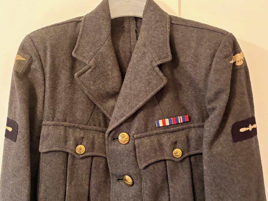 Authentic Original WWII British RAF Aircraft Enlisted Mans Tunic Dated 1945.