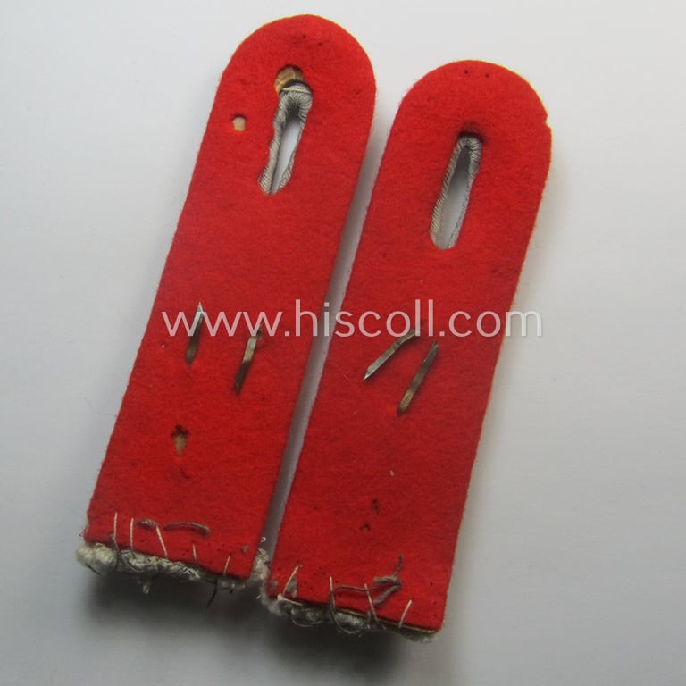 Fully matching - and/or scarcely encountered! - pair of WH (Heeres), neatly 'cyphered' officers'-type shoulderboards as was intended for a: 'Leutnant eines (Sturm)Artillerie-Lehr-Abts. o. Rgts.'