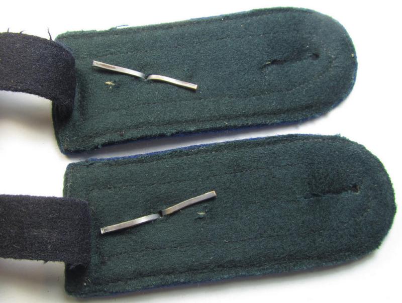 Attractive - and fully matching! - pair of WH (Heeres), early-war period- (ie. 'M36/M40'-pattern-, rounded-styled- and/or 'tailor-made') NCO-type shoulderstraps as was intended for a: 'Feldwebel einer Sanitäts-Abteilungs'