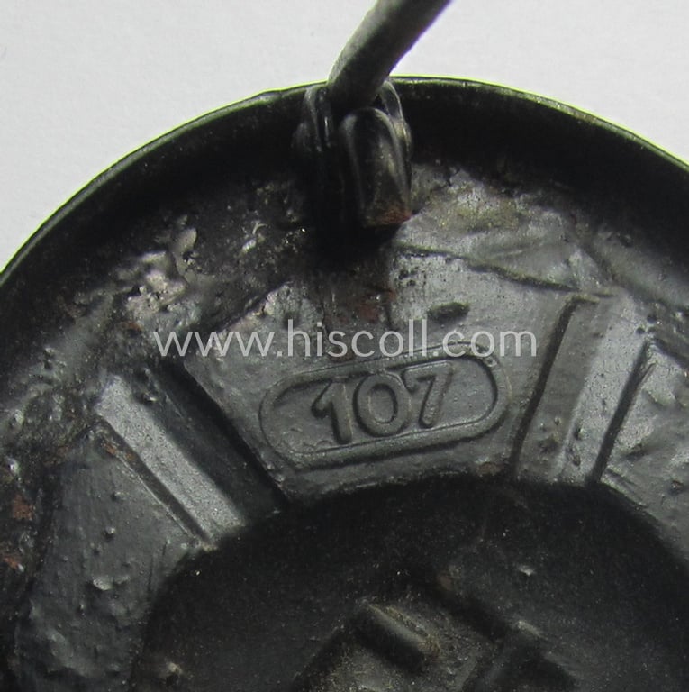 Moderately used - and neatly maker- (ie. '107-) marked - example of a black-class wound-badge (or: 'Verwundeten-Abzeichen in Schwarz') being an example that was produced by the maker (ie. 'Hersteller') named: 'Carl Wild'