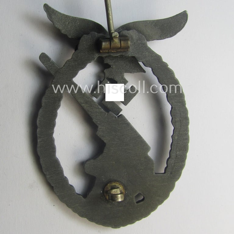 WH (Luftwaffe) 'Flakkampfabzeichen' being a very detailed albeit non-maker-marked example as was (I deem) produced by the: 'Steinhauer & Lück'-company