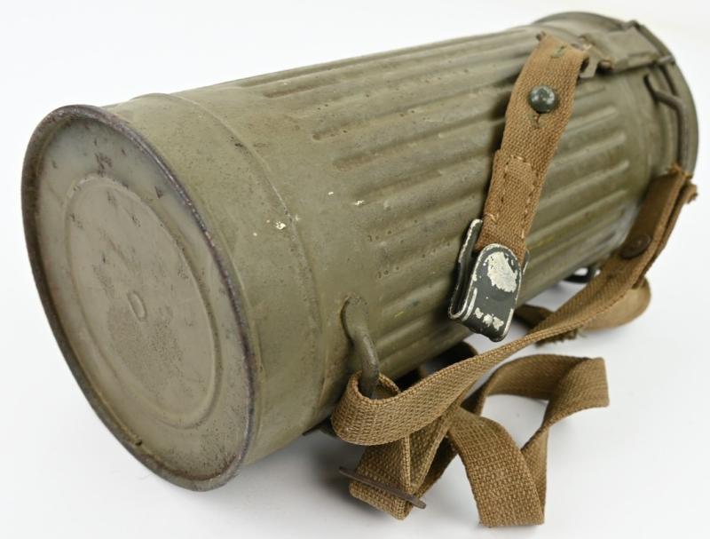 German WH M31 Camo Gasmask & Cannister