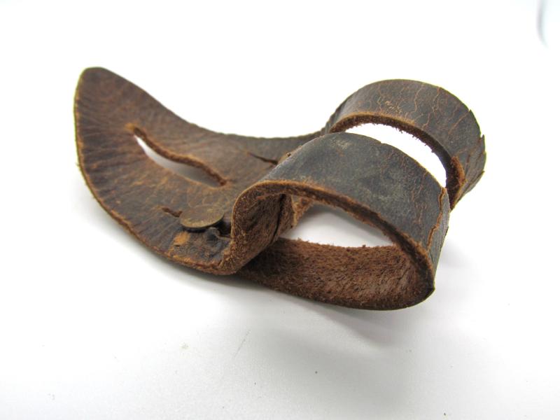 Wehrmacht binoculars Leather Anti-Movement Flap