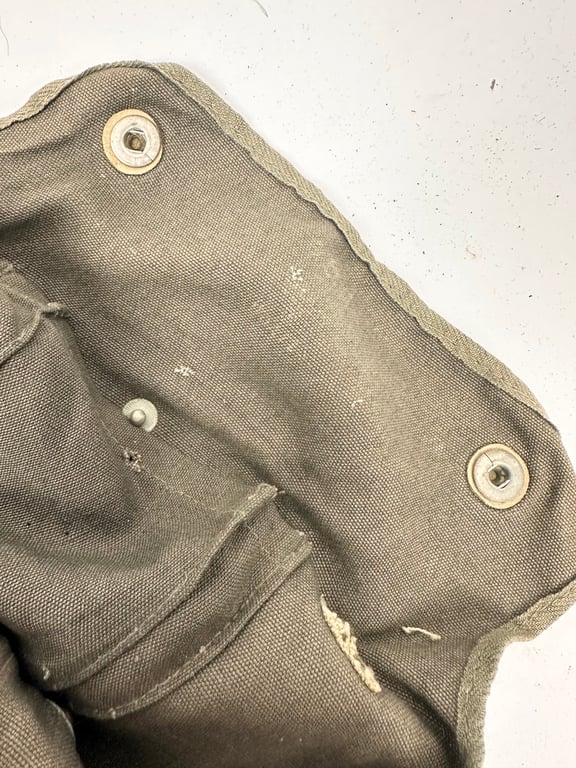 Rare Fallshirmjager gasmask/bag "ebd"