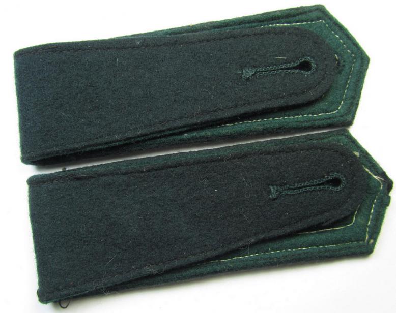 Neat - and fully matching! - pair of WH (Heeres), early-war-period- (ie. 'M36 o. M40'-pattern and 'pointed styled') 'cyphered' NCO-type shoulderstraps as was intended for - and worn by! - an: 'Unteroffizier des Infanterie-Regiments 154'