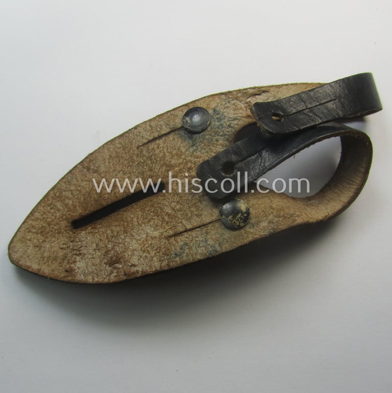 'Standard-issue'-pattern, WH binoculars (ie. 'Dienstglas 6 x 30 o. 10 x 50') so-called: 'anti-movement flap' (or: 'Tragelasche für Dienstgläser') as was executed in black-coloured leather that comes in an issued- ie. used-, condition