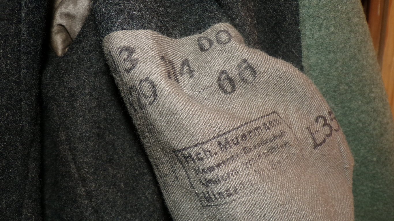 MINT M35 unit marked Wachmantel