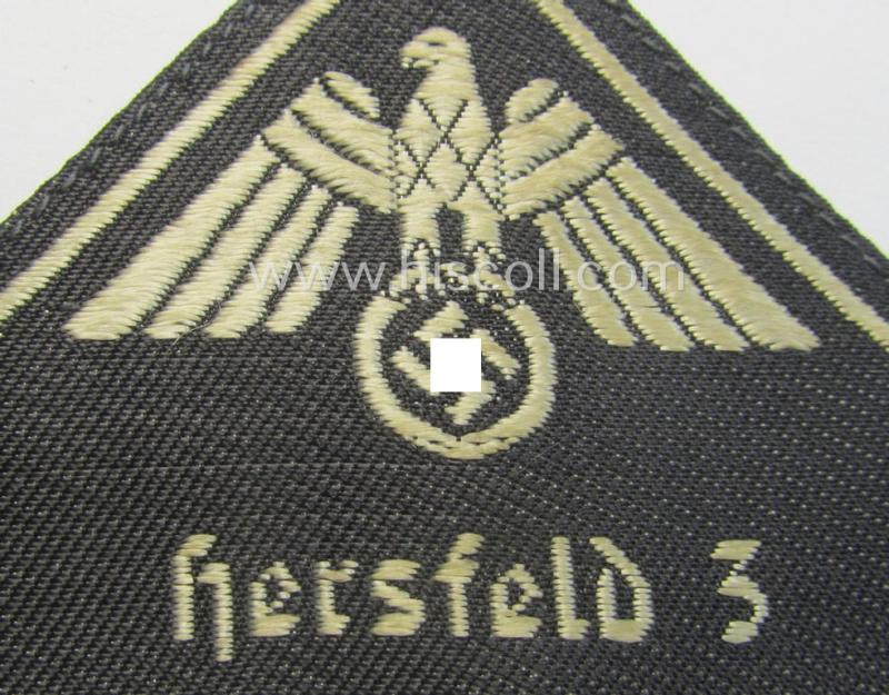 'Deutsches Rotes Kreuz'- (or: 'DRK'-) related, EM- (ie. NCO-) type, triangular-shaped arm-eagle as executed in 'BeVo'-weave pattern entitled: 'Hersfeld 3'
