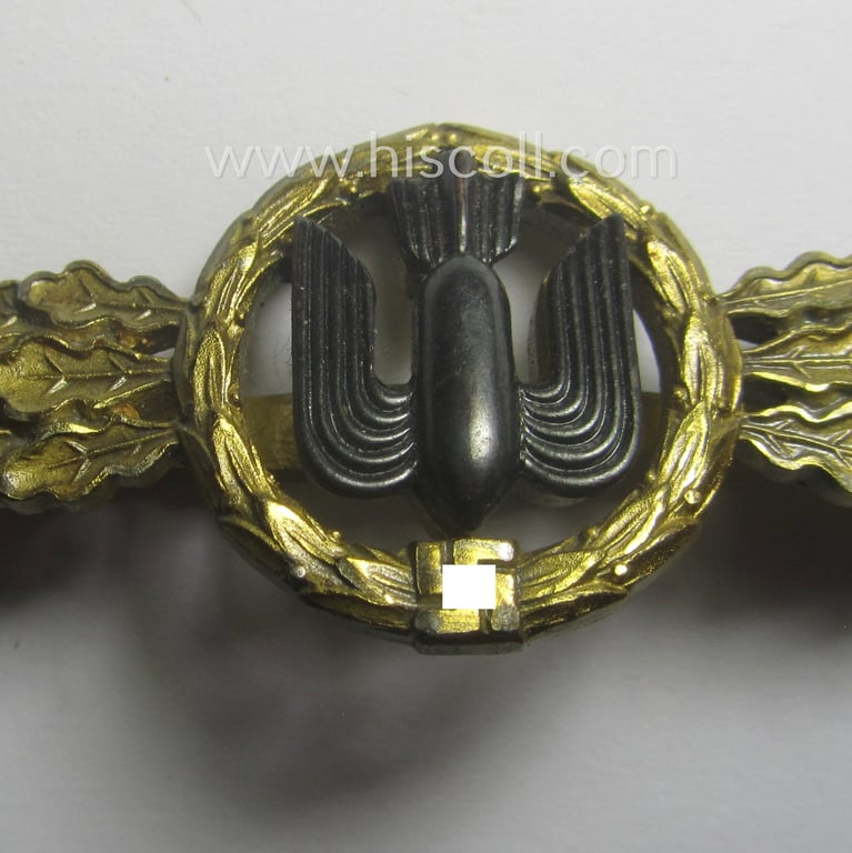 Superb, Tombak- (ie. 'Buntmetall'-) based- and/or (unusually!) maker-marked example of a WH (Luftwaffe) 'Frontflugspange für Kampfflieger in Gold' as was produced by the: 'G.H. Osang'-company