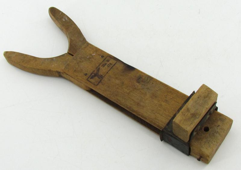 'Deutsche Wehrmacht' wooden- and metal-based (partly foldable) boot-removing device aka: 'Stiefelknecht'