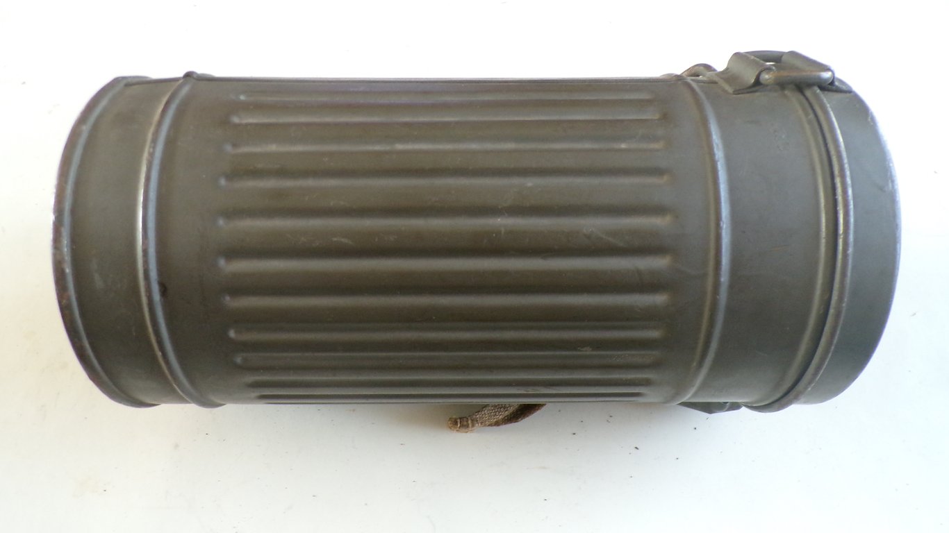 Wehrmacht M30 Gas Mask & Matching 1938 Canister