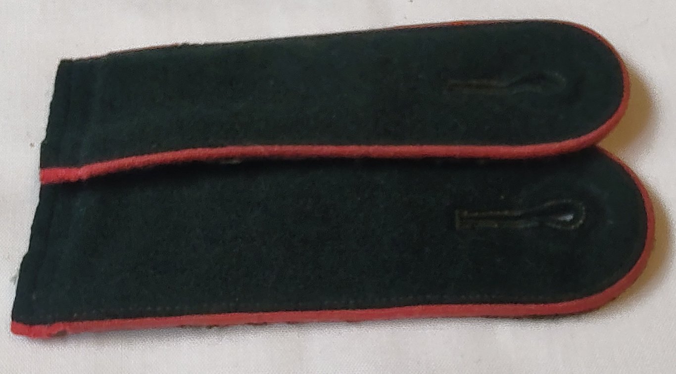 Pair of WH (Heeres) early-war period M36/M40 pattern typically Soldat type shoulder straps as was specifically intended for an: ' Soldat eines Panzerjäger-Abts 2.'