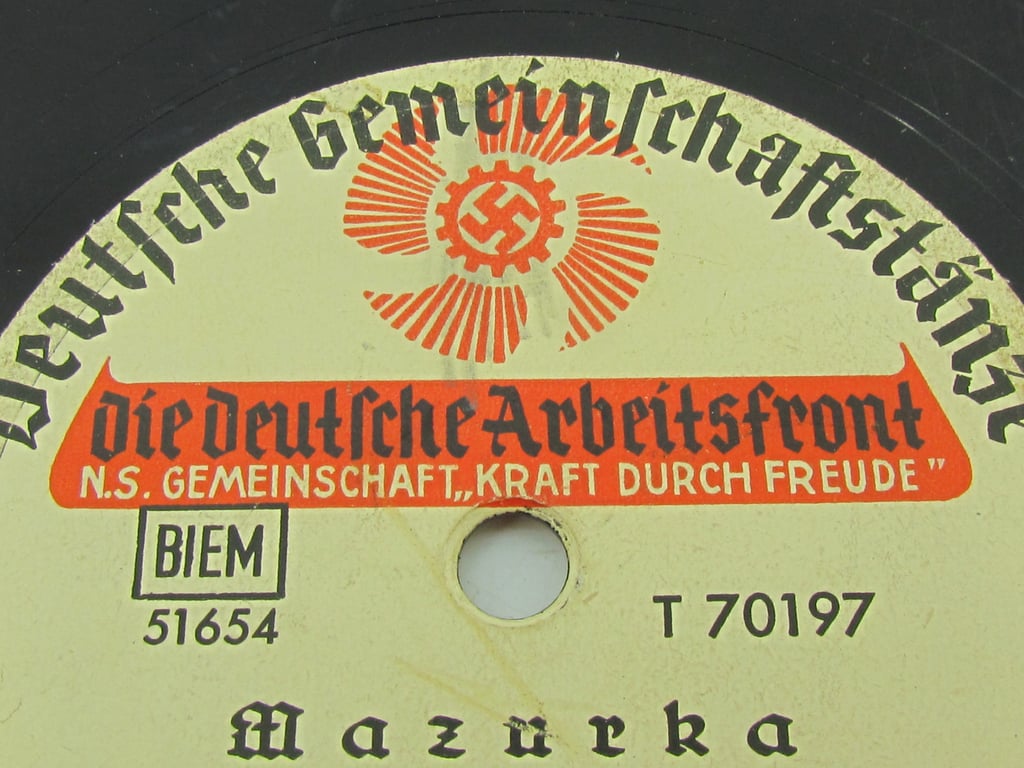 DAF / Kraft durch Freude “Deutsche Gemeinschaftstänze” 78 RPM Record – Der Ostmärker / Mazurka