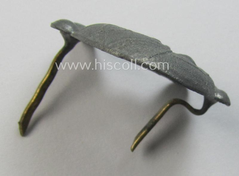 Attractive - albeit regrettably single! - mid- (ie. later-war-) period, 'standard-issue'-pattern WH (Heeres) zinc-based skull-device ('Totenköpf für Kragenspiegel') as intended for usage on (amongst others) the 'Panzer'-collar-tabs