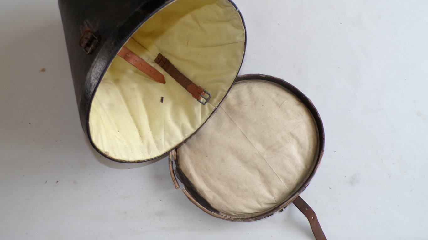 Rare 1860 / 1870 High pickelhaube / helmet case
