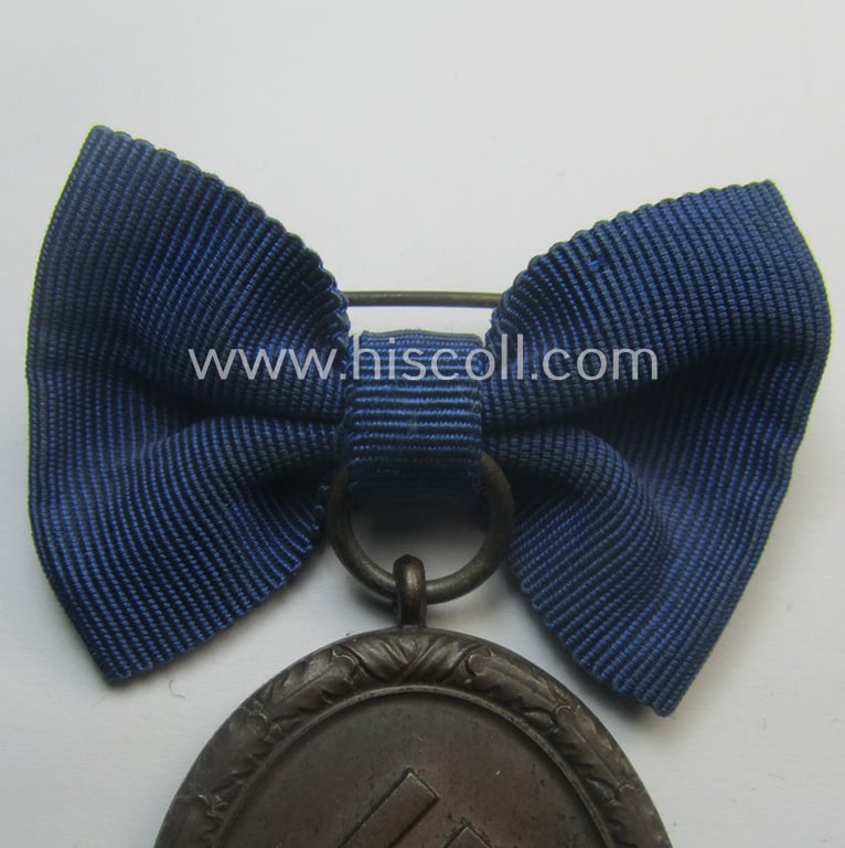 Scarcely encountered example of a: 'Reichsarbeitsdienst der weiblichen Jugend' (or: RADwJ) so-called: 'Dienstauszeichnung der 4. Stf. in Bronze' that comes mounted onto its period ('bow-tie'-shaped) ribbon (ie. 'Bandabschnitt')
