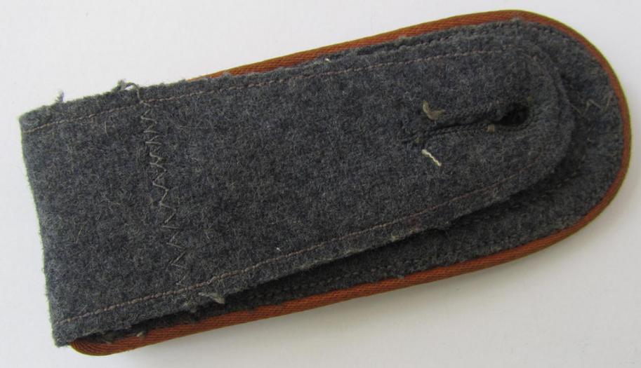 Neat - albeit regrettably single! - WH (Luftwaffe) 'cyphered' NCO-type shoulder- strap, as was intended for - and with certainty worn by! - a: 'Feldwebel der Nachrichten-Truppen und Mitglied einer Nachrichtenschule'