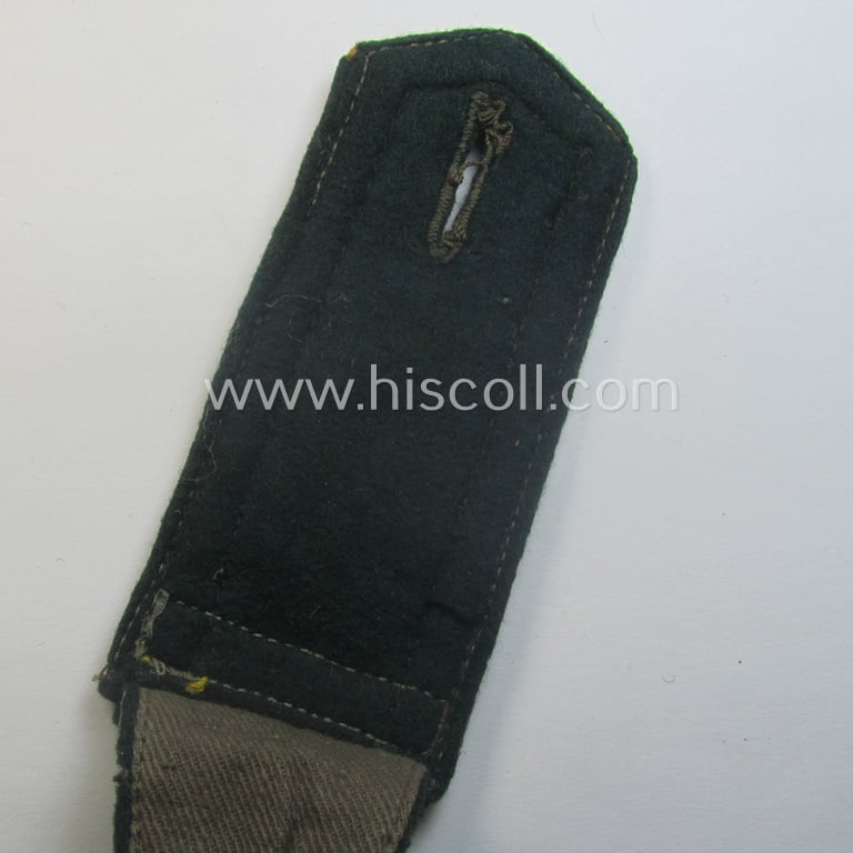 Single, 'cyphered' (and I deem early-war-period), WH (KM) NCO-type shoulderstrap: 'Unterfeldwebel eines Küsten-Artillerie-Abtlgs.'