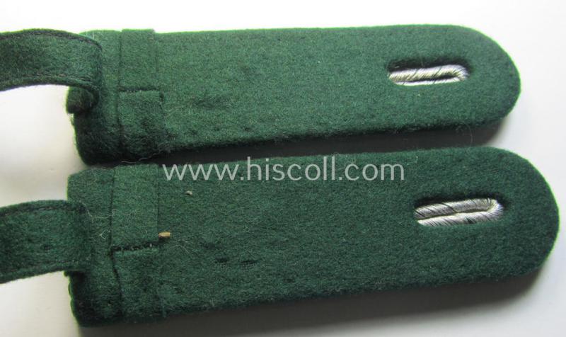 Attractive - and fully matching! - WWII-period and neatly 'cyphered', 'Zoll'- (ie. customs-) related NCO-type shoulderboard-pair as was intended for an official holding the rank of: 'Hilfs-Zollbetriebs-Assistent'