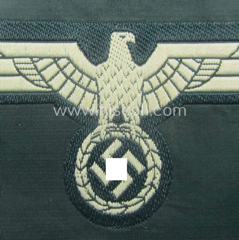 WH (Heeres) early- (ie. pre-war-) period- and/or greyish-coloured breast-eagle of the: 'M36'- (ie. 'M40'-) pattern as was executed in the 'BeVo'-weave pattern on a darker-green-coloured background