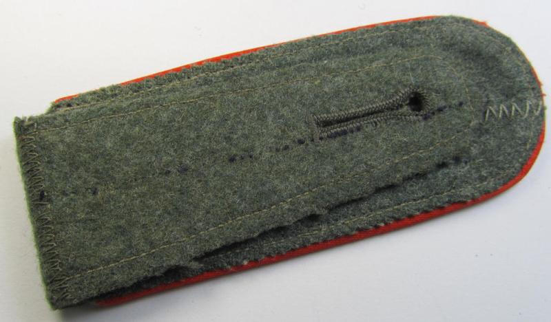 Attractive - albeit regrettably single but truly scarcely encountered! - mid-war period, so-called: 'M40- o. M43'-pattern, WH (Heeres) EM-type shoulderstrap as was intended for usage by a: 'Soldat der Feldgendarmerie-Tpn.'