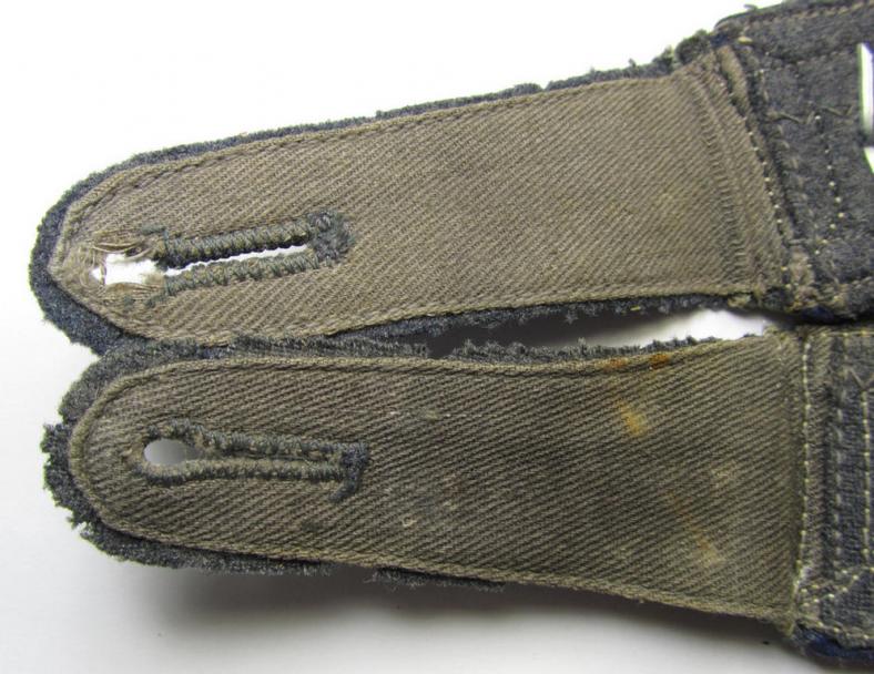 Neat - and/or fully matching! - pair of WH (Luftwaffe) NCO-type shoulderstraps, as piped in the darker-blue-coloured branchcolour as was intended for - and clearly used by! - an: 'Oberfeldwebel der Sanitäts-Truppen'