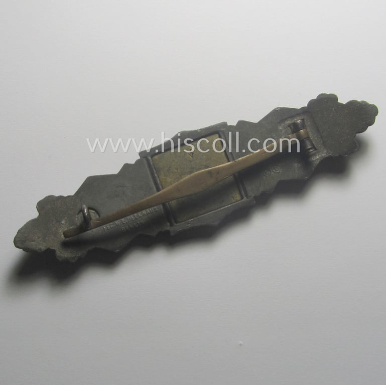 'Nahkampfspange in Bronze' (or: bronze-class close-combat clasp ie. CCC) being a (typical) maker-marked- and/or minimally converse-shaped specimen as was produced by the maker- (ie. 'Hersteller') 'Friedrich Linden' (ie. 'FLL')
