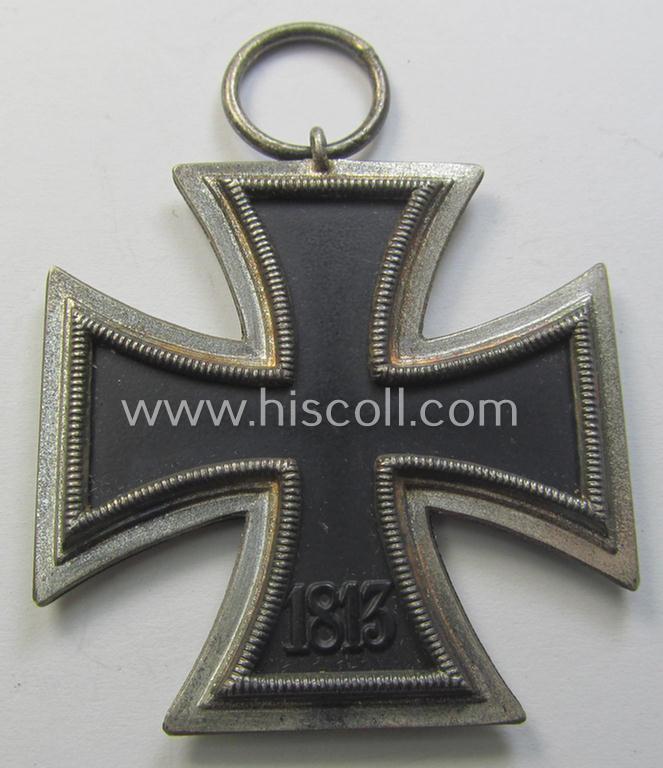 'Eisernes Kreuz II. Klasse' being a non-maker-marked example that comes together with its original- and once-mounted ribbon (ie. 'Bandabschnitt') as was produced by a (by me) unidentified maker (ie. 'Hersteller')