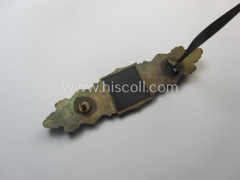 'Nahkampfspange in Bronze' (or: bronze-class close-combat clasp ie. CCC) being a maker- (ie. 'F.&B.-L.'-) marked- and/or minimally converse-shaped specimen as was produced by the maker- (ie. 'Hersteller') 'Funcke u. Brüninghaus'