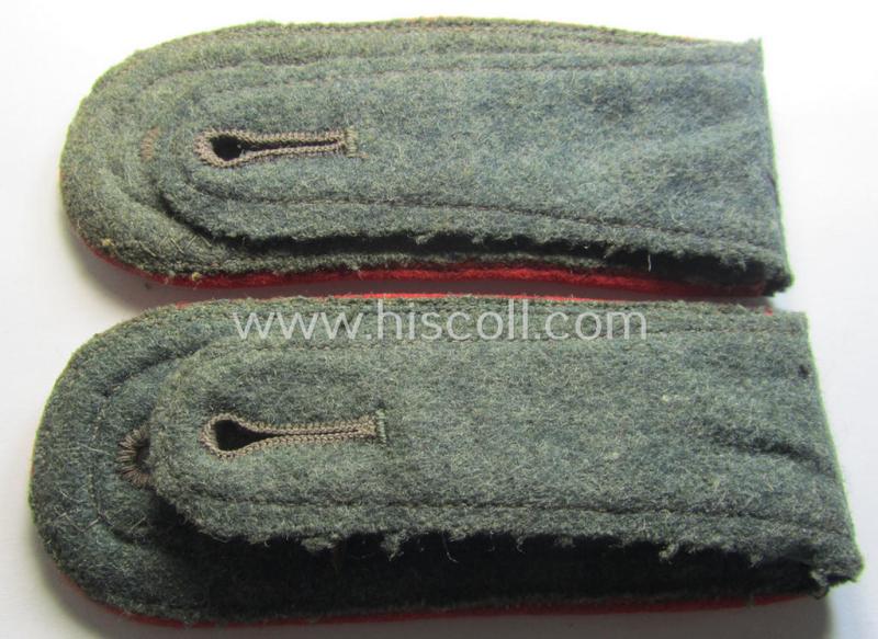 Attractive - and fully matching! - pair of WH (Heeres), early-war period- (ie. 'M40'/'M43'-pattern) 'cyphered', NCO-type shoulderstraps as was intended for usage by an: 'Oberwachtmeister u. Mitglied einer Art.-Uffz.-Schule'