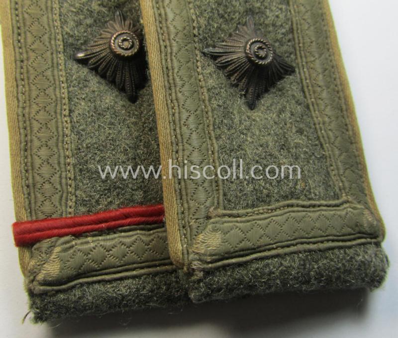 Superb - and fully matching! - pair of WH (Heeres), early- (ie. mid-) war-period- (ie. 'M41/M43'-) pattern NCO-type shoulderstraps as piped in the white-coloured branchcolour as was intended for a: 'Feldwebel eines Infanterie-Regiments'