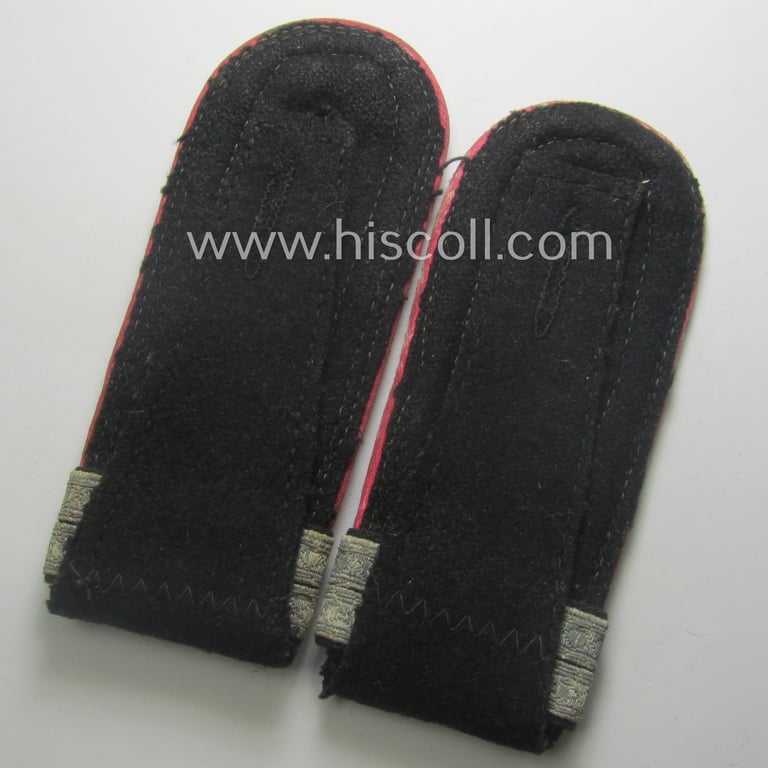 Superb - and moderately used! - pair of WH (Heeres) NCO-type shoulderstraps for usage by an: 'Unteroffizier u. Offizier-Anwärter' who served within the: 'Panzer-Trpn.'