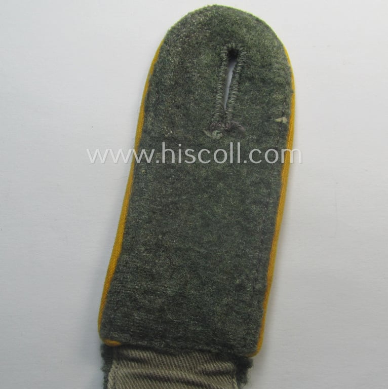Single, WH (Heeres) EM-type (ie. 'M41 o. M43'-pattern) shoulderstrap: 'Soldat der Kavallerie o. Aufklärungs-Trpn.'