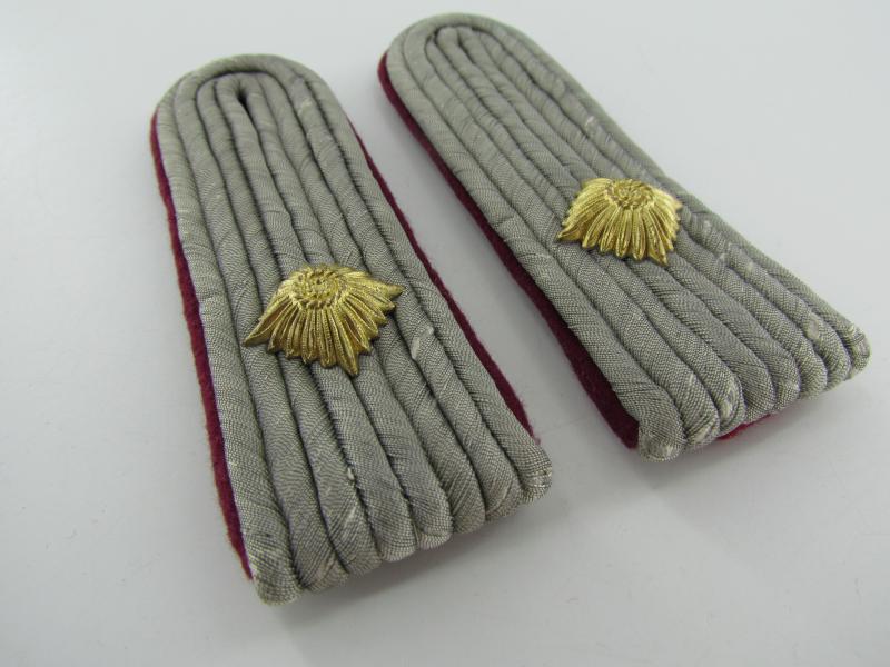 Wehrmacht (Heer) Nebelwerfer Oberleutnanteutnant Shoulder Boards